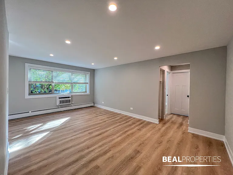 452 W Oakdale — Photo 83