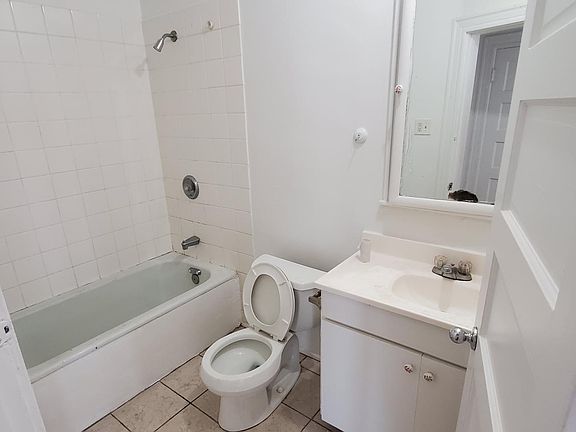 2nd image of 307 N Kenmore Ave #307