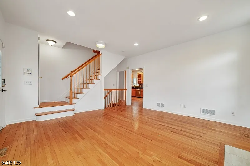 3 bed, 4.0 bath, $5,800 — Photo 3