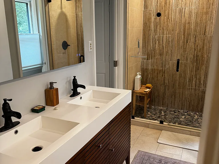 Primary bedroom en suite bathroom.