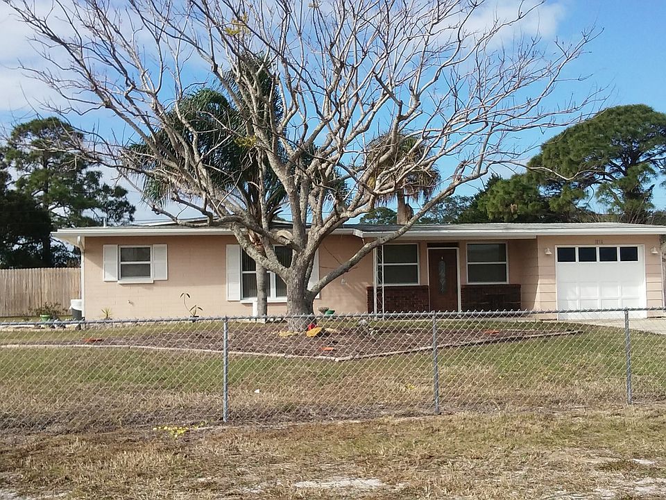 Block Home on 125x125 lot.