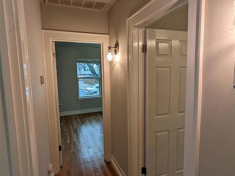 4526 Avenue H — Photo 18