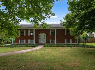 1722 Scenic Dr, Maryville, TN 37803