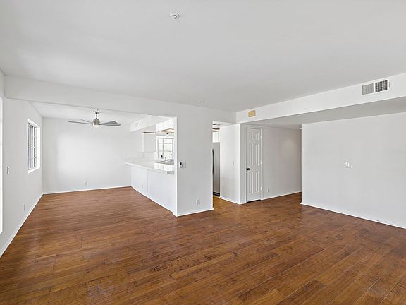 3rd image of 501 Avenida Victoria