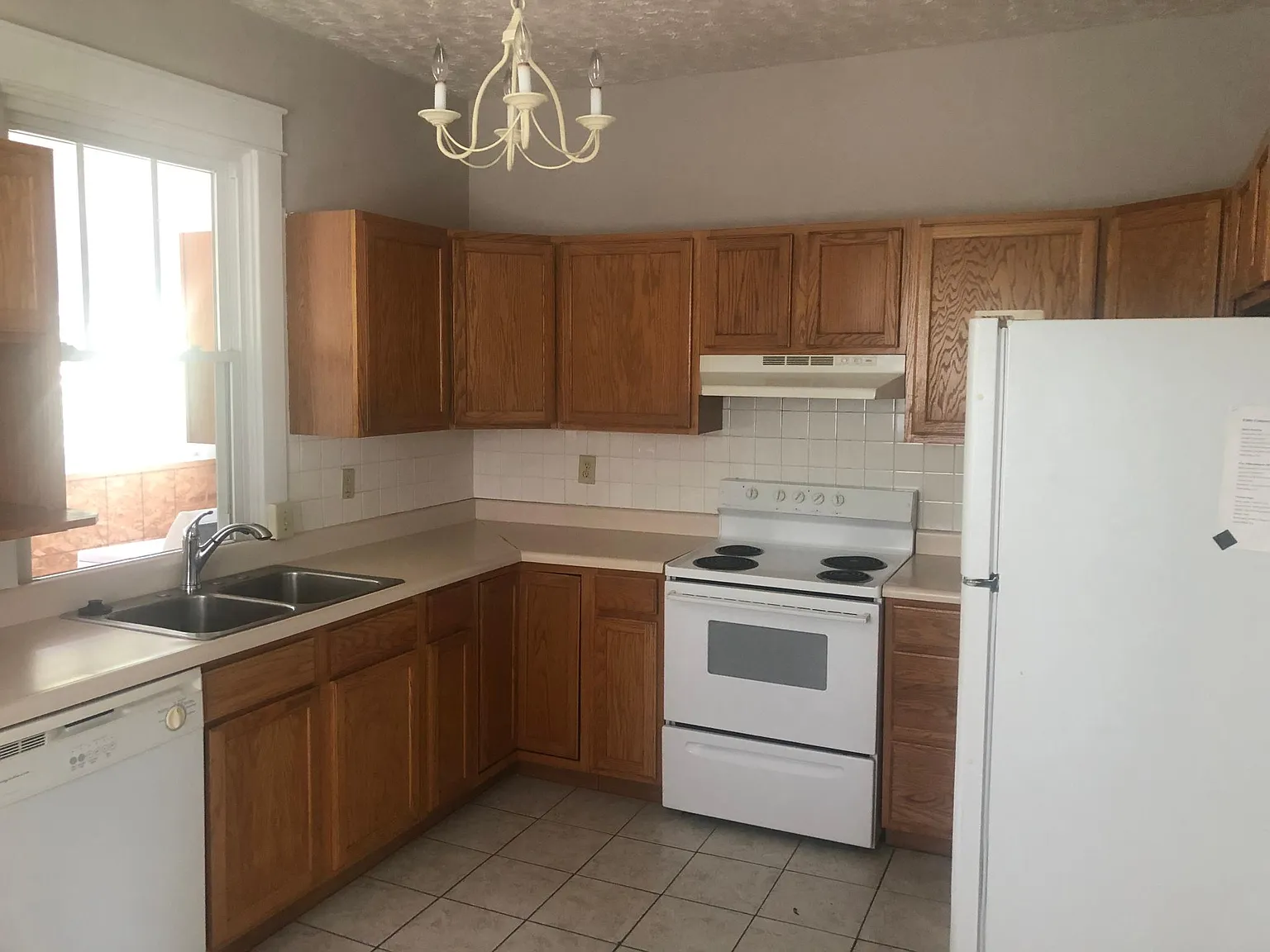4 bed, 2315 sqft, $4,800 — Photo 2