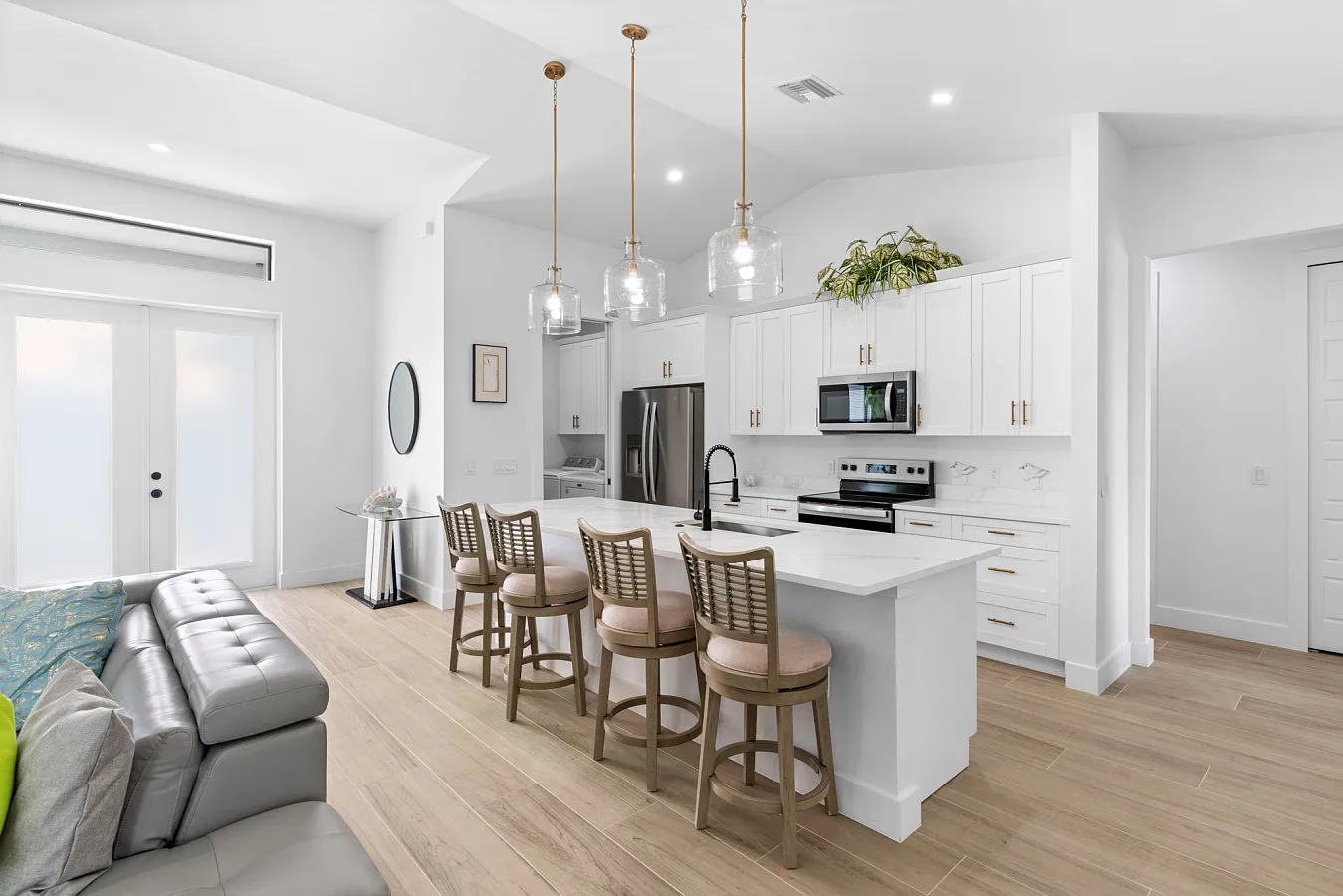 4 bed, 1851 sqft, $4,000 — Photo 3