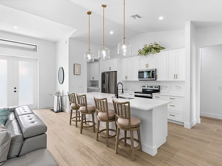 4814 Regal Dr — Photo 3