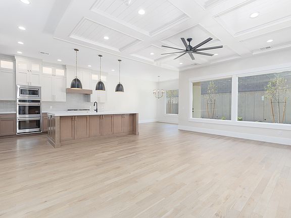 3rd image of 2926 E Naboo Ln