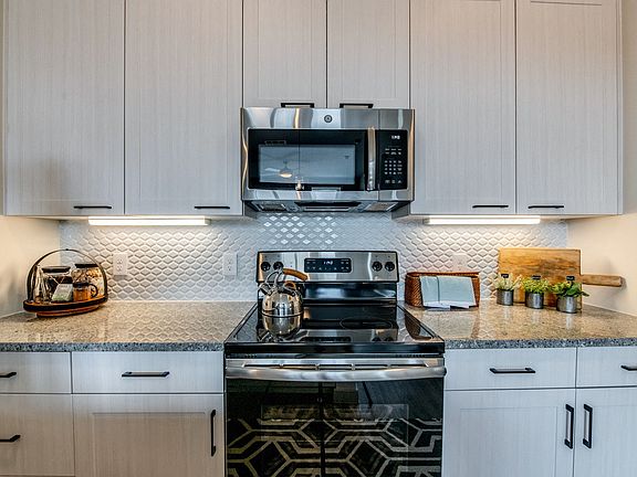 3rd image of 2223 Hawes Ave #331