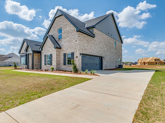 305 Hillston Drive in Coventry