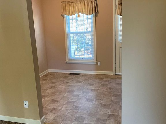 5th image of 227 Brookwood Ave