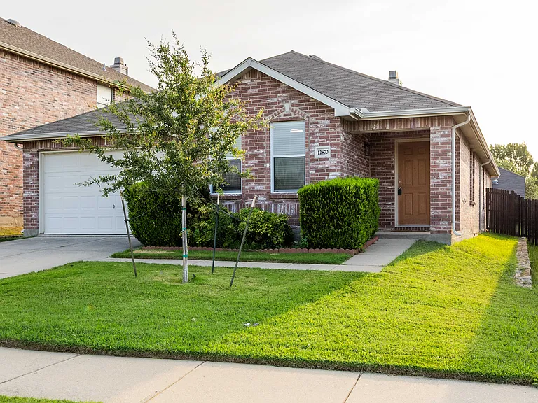 12870 Gillon Dr — Photo 2
