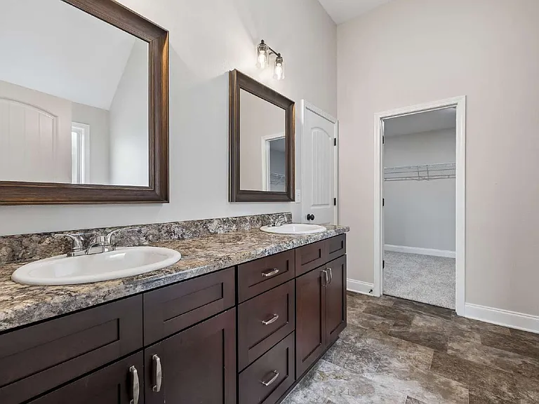 1240 Winterset Dr — Photo 42