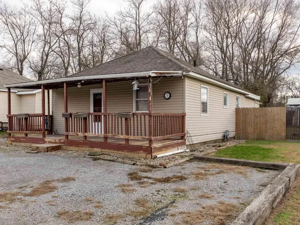 822 W Lindell St, West Frankfort, IL 62896