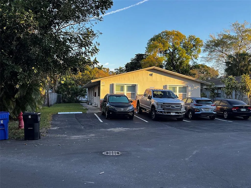 5 bed, 3.0 bath, 2694 sqft, $1,850 — Photo 1