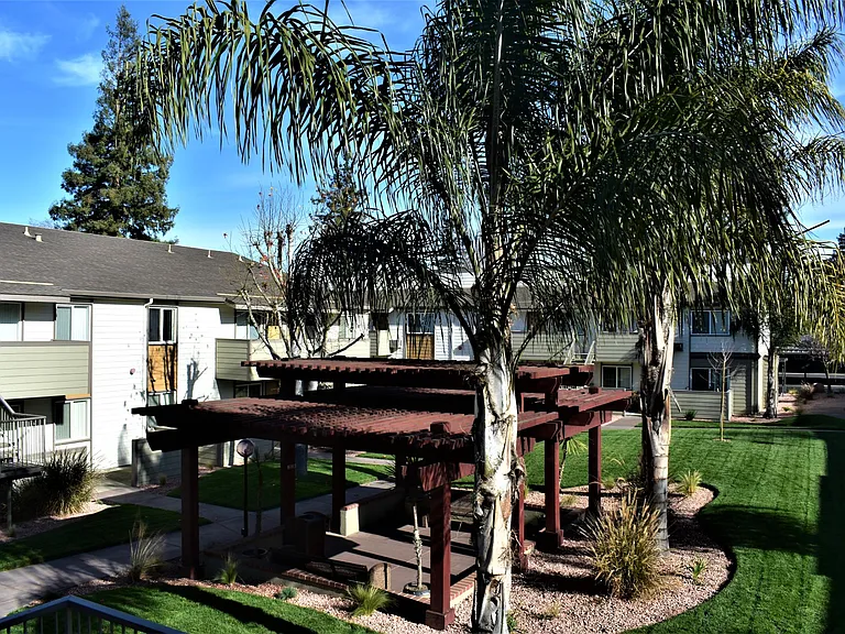 Sunnyvale Town Center — Photo 6