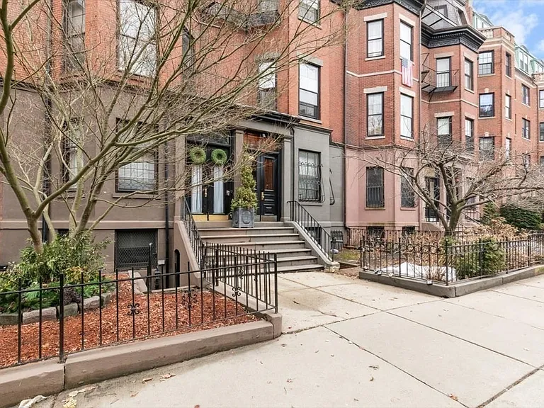 247 Beacon St #PENTHOUSE — Photo 13