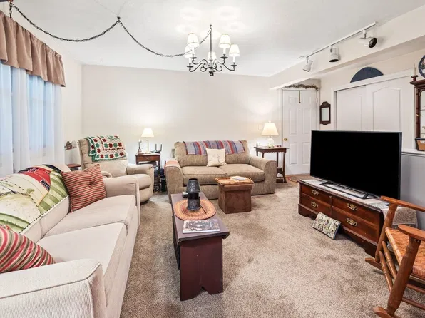 75 Huntoon Memorial Hwy APT 2, Leicester, MA 01524