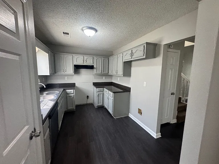 10101 Stephenson Ln — Photo 3