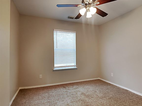 4th image of 427 Remington Creek Dr