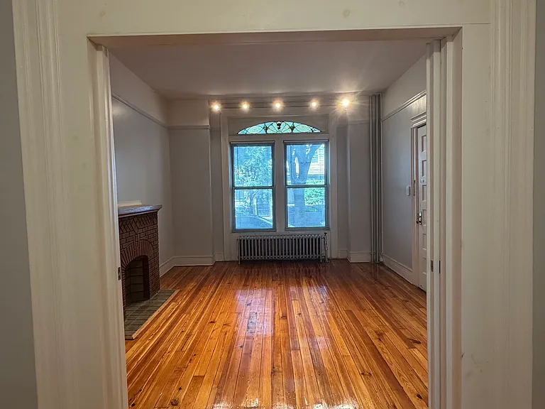 373 E 29th St #1 — Photo 3