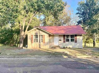 705 N 9th St, Gurdon, AR 71743