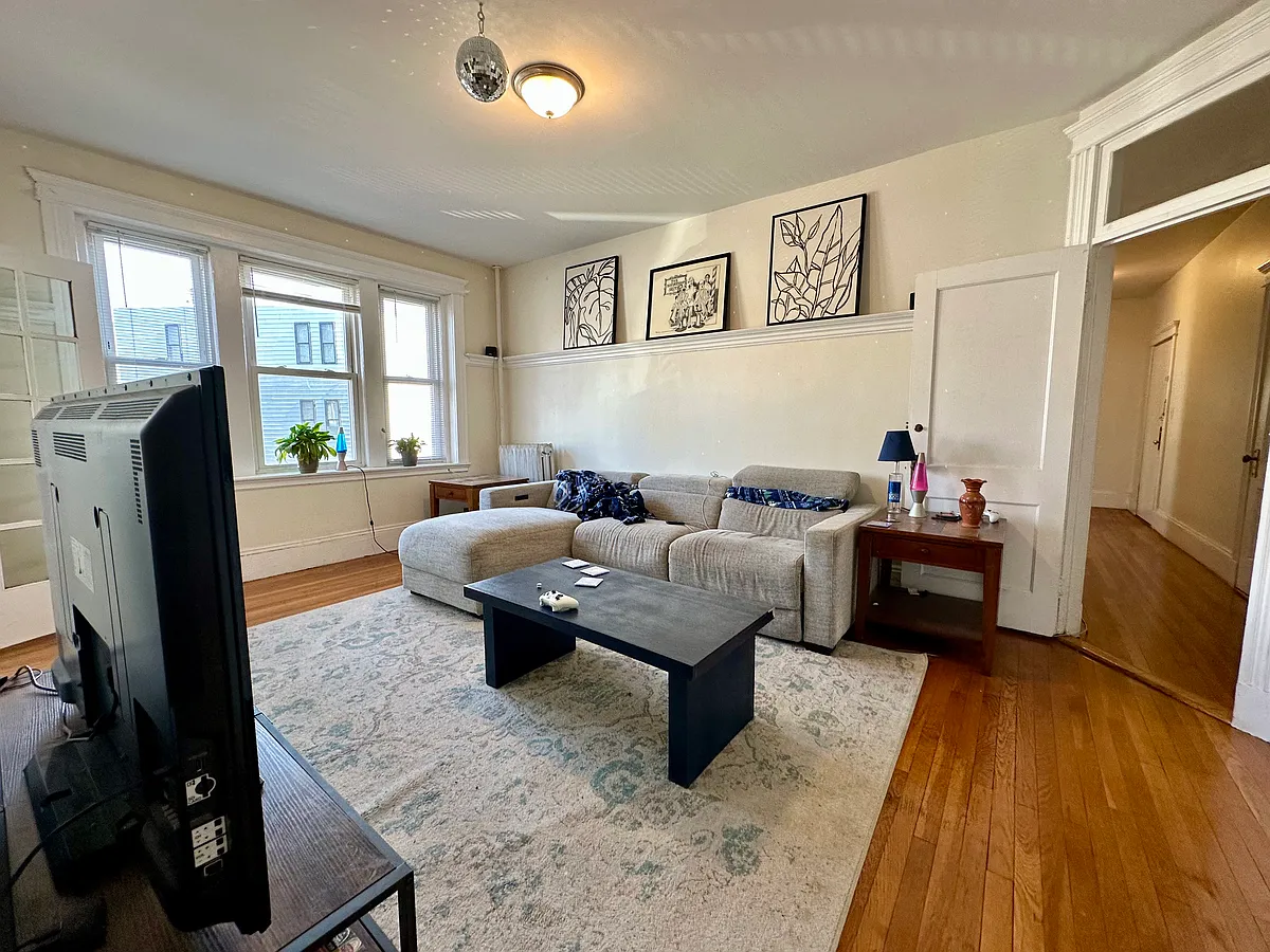 Building Photo - 79 Glenville Ave #3