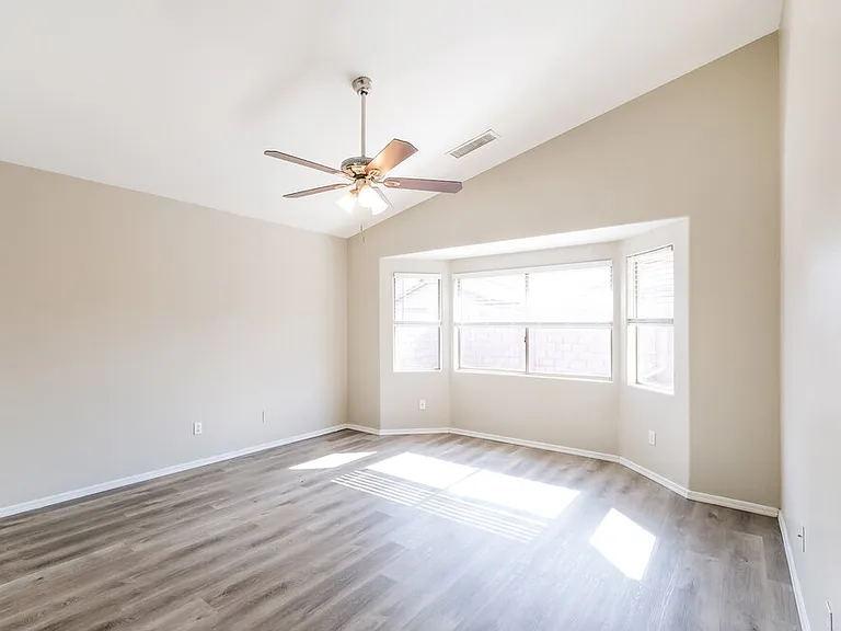 2710 S 108th Ave — Photo 10