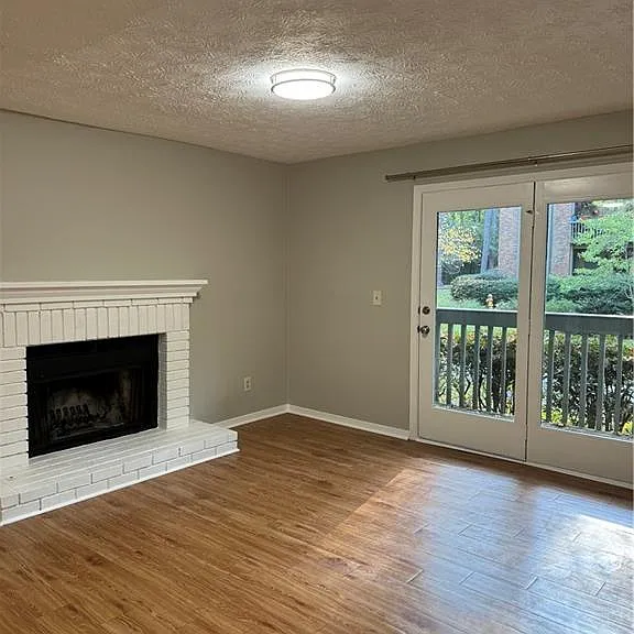 1413 Tuxworth Cir — Photo 1