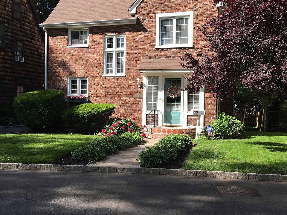 1st image of 195 Stirling Dr N