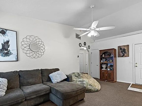 5th image of 655 W Idaho Ave