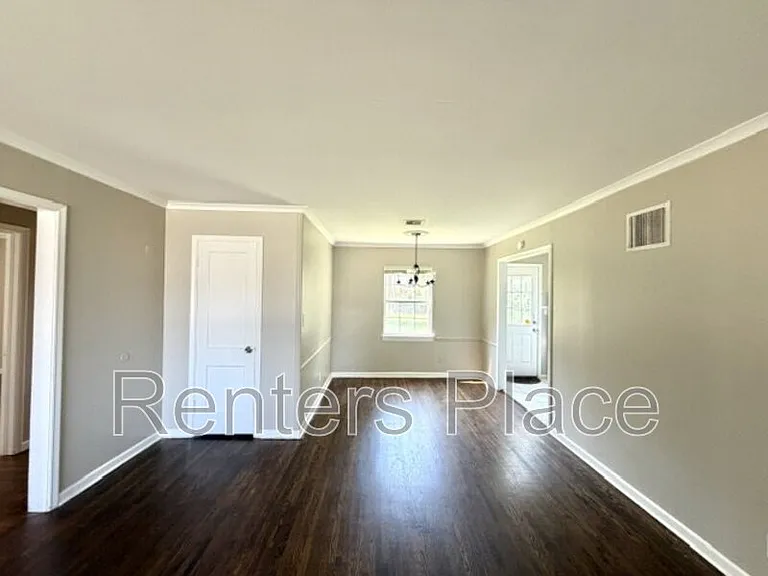 1428 E 52nd St — Photo 2