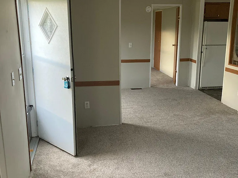211 Walnut Grove Ln — Photo 3