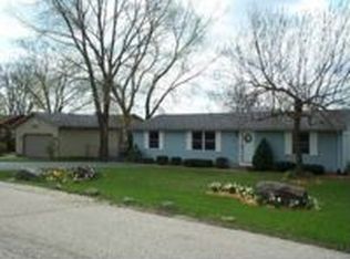 825 Shawnee Trl, Lake In The Hills, IL 60156