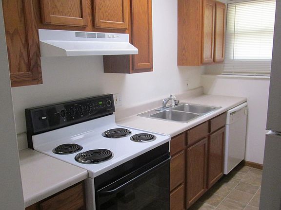 5th image of 421 W Scott St APT A