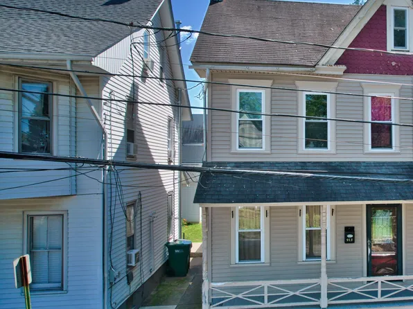 913 Sarah St, Stroudsburg, PA 18360