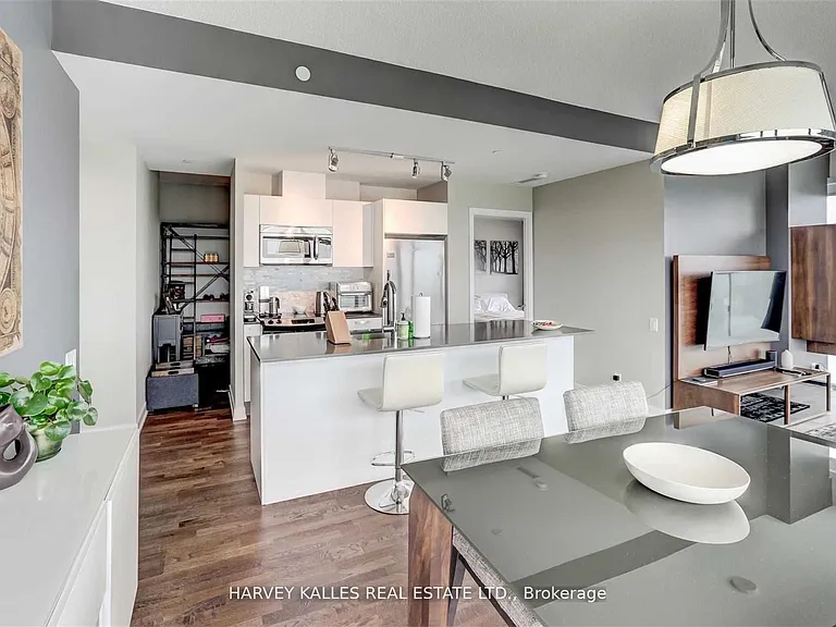 1815 Yonge St #2502 — Photo 11