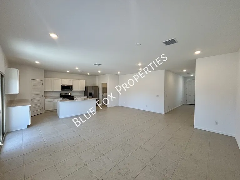 10253 W Sumullen St — Photo 3