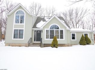 1207 Harmony Dr, East Stroudsburg, PA