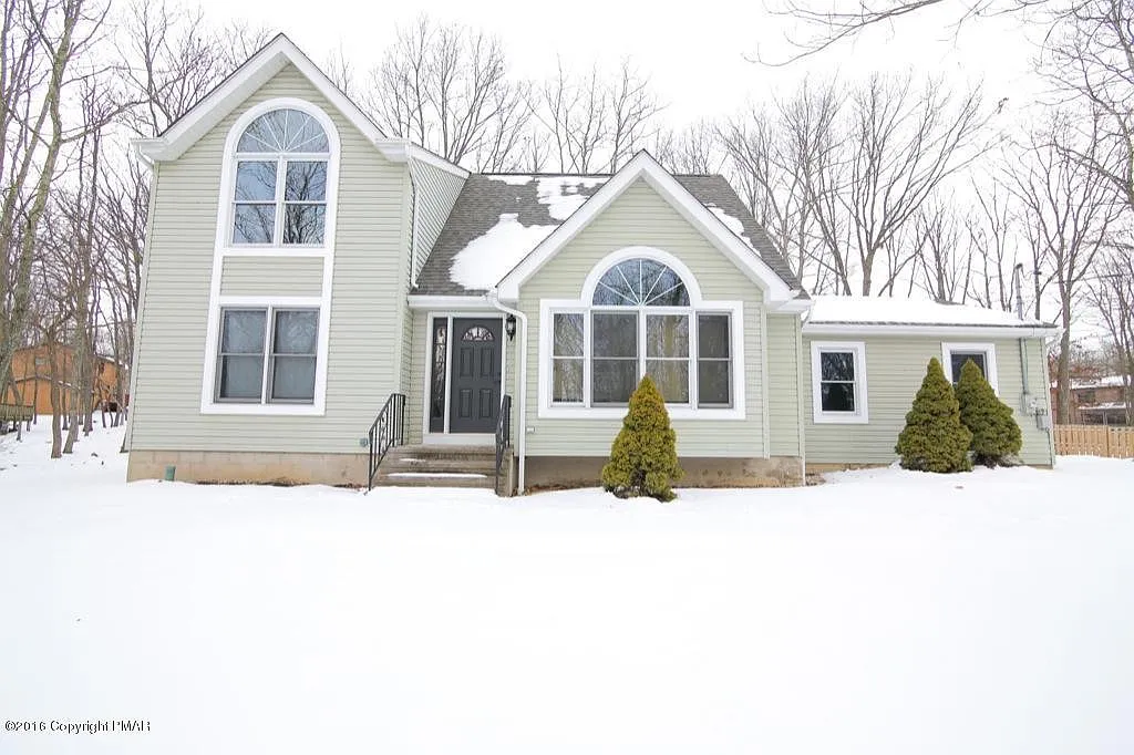 1207 Harmony Dr photo 1
