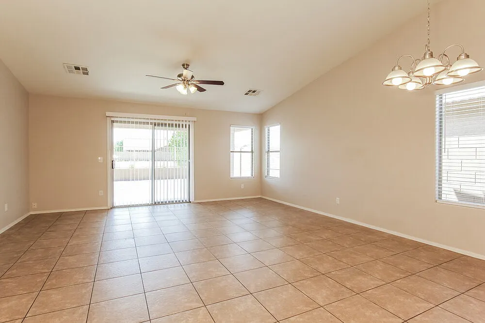 4 bed, 2.0 bath, 1665 sqft, $2,260 — Photo 3