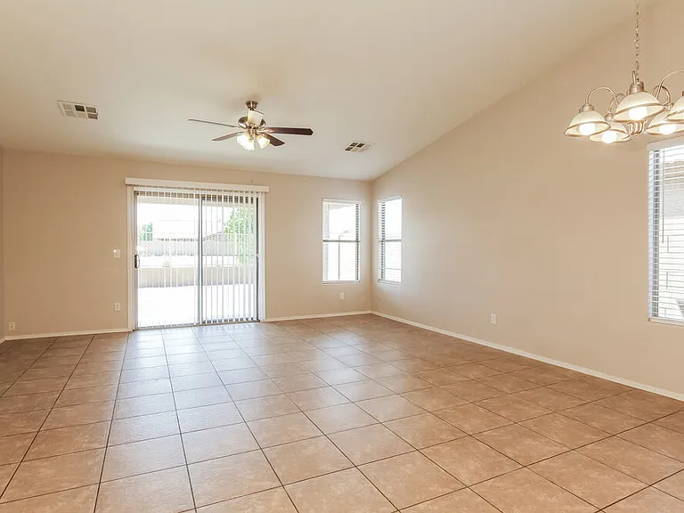 2431 W Gaby Rd — Photo 3