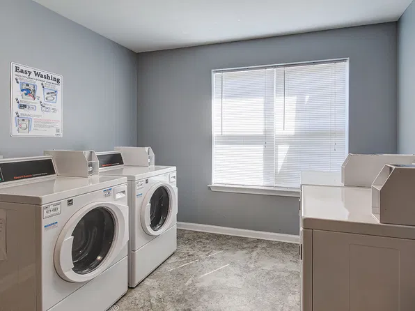 Viewmont Square, 1420 4th Street Dr NW #207, Hickory, NC 28601