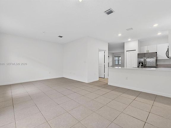 4th image of 2662 SE 10th St #2662