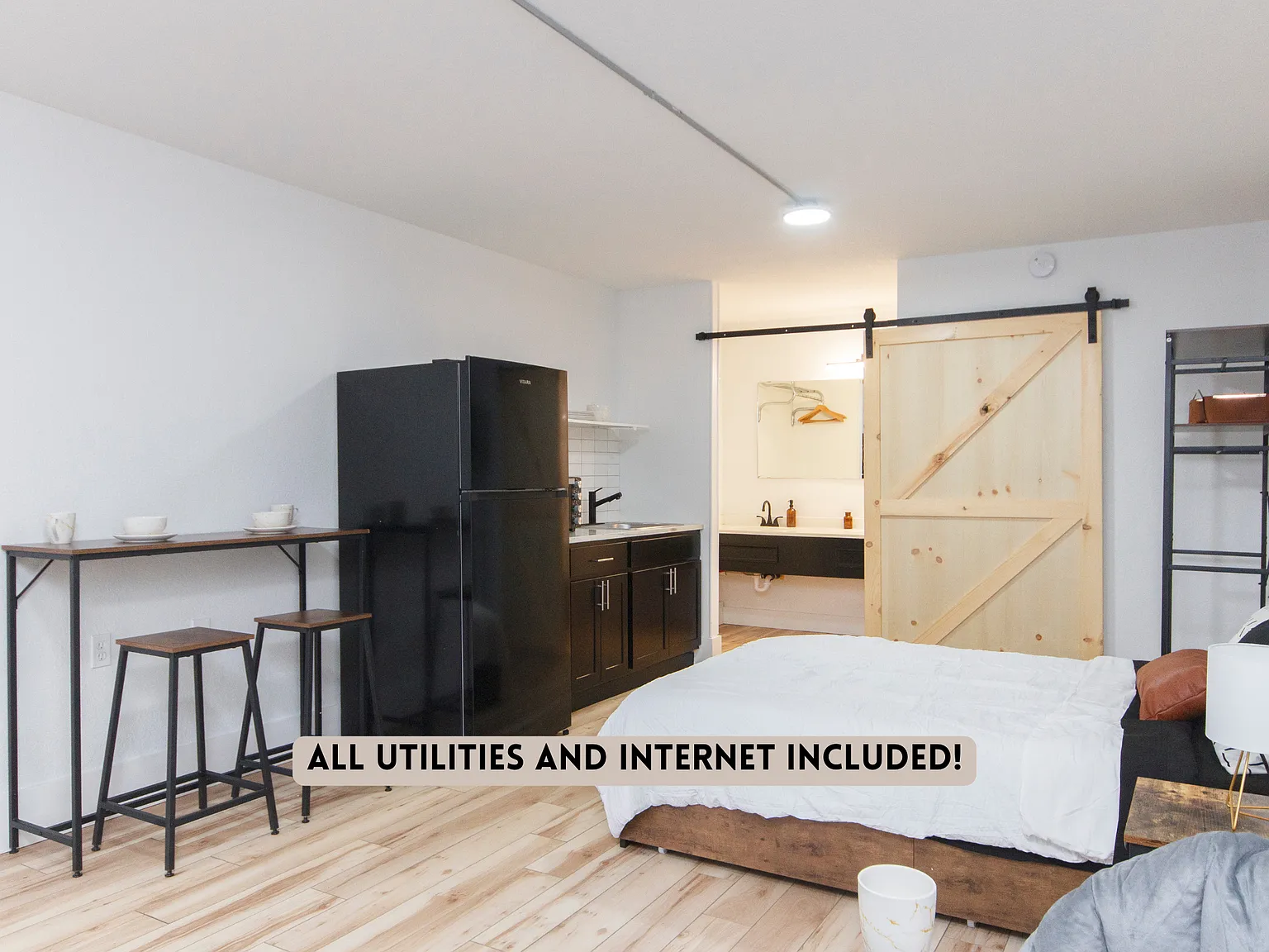 Studio, 300 sqft, $695 — Photo 1