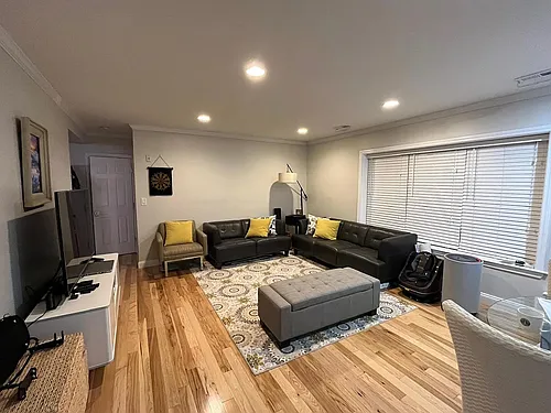 152 Newton St Photo 1