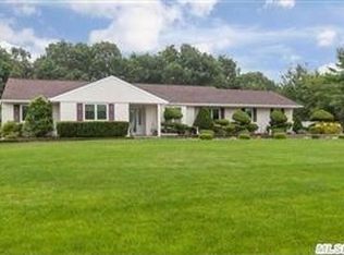 7 Elderwood Dr, Saint James, NY 11780