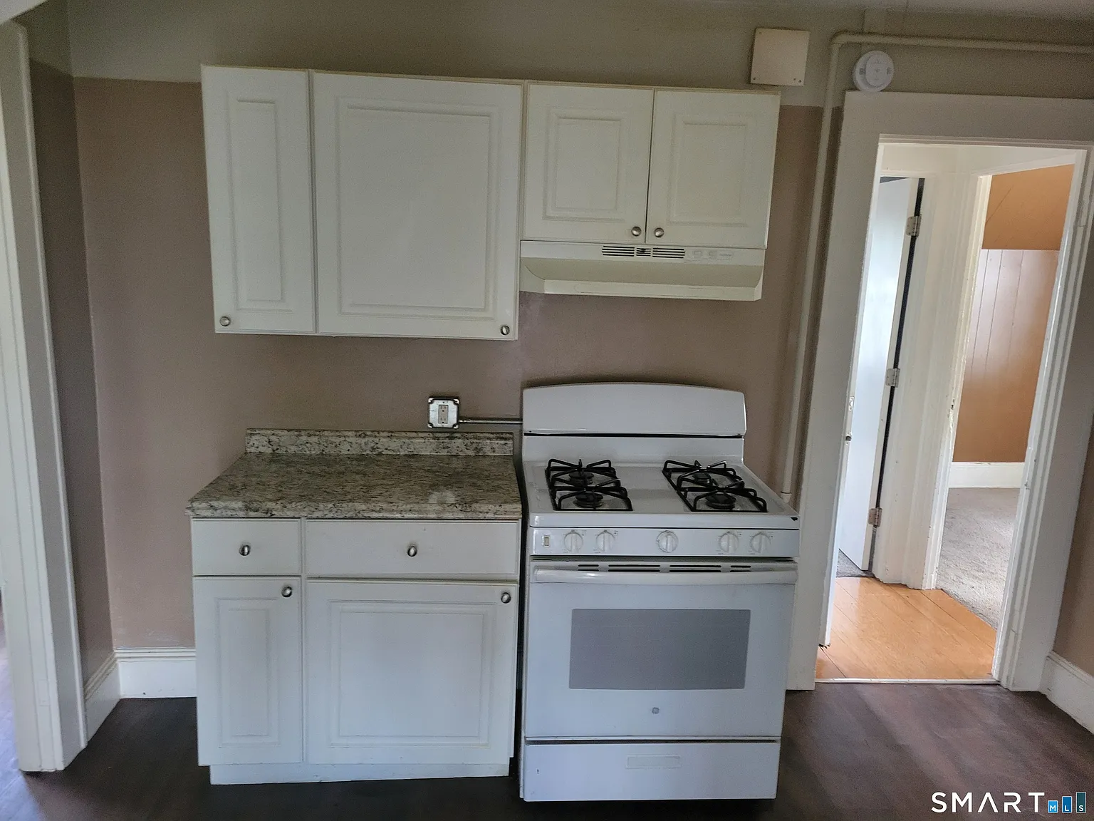 1 bed, 1.0 bath, 2043 sqft, $1,595 — Photo 3