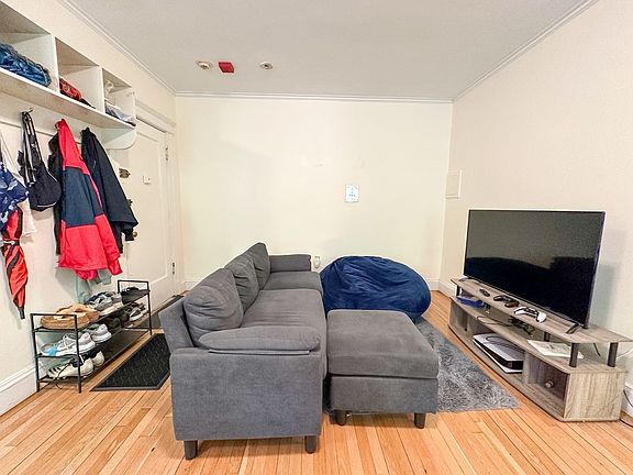 4th image of 854 Massachusetts Ave APT 3
