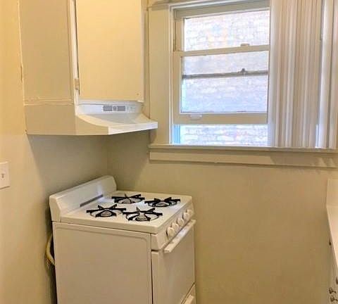 4th image of 1220 S Olive St #305